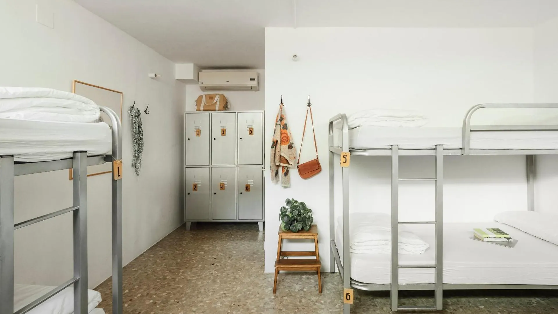 Casa Jam Barcelona Hostel 0*,  Spain